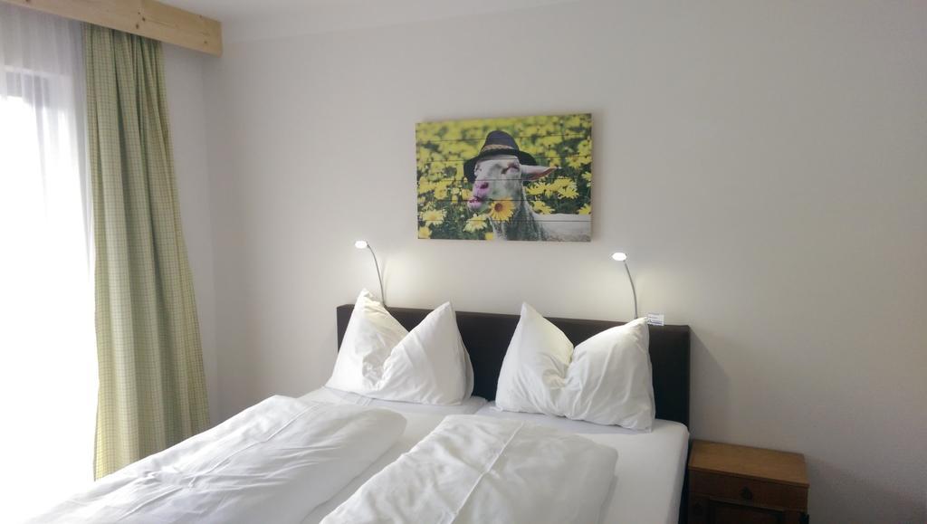 Gästehaus Zum Steirischen Kuss Aich  Zimmer foto